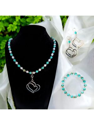 CIEL ET NUAGES – Collier, bracelet et boucles d’oreilles en howlite turquoise faits main.