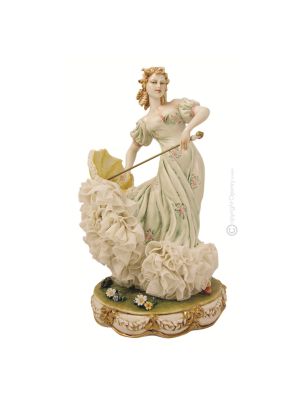 DAME AVEC PARAPLUIE Statuette figurine en porcelaine de Capodimonte faite à la main en Italie