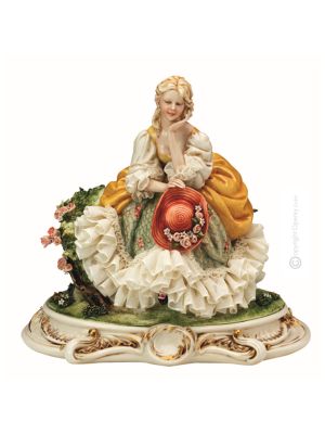 DAME AVEC CHAPEAU Statuette figurine en porcelaine de Capodimonte faite à la main en Italie