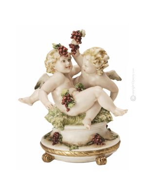 CHERUBONS AUX RAISINS Statuette figurine en porcelaine de Capodimonte faite à la main en Italie