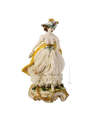 PIEDS NU DANS LE PARC Figurine en porcelaine de Capodimonte faite à la main en Italie