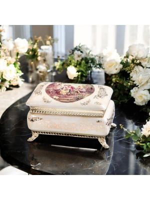 Coffret, élégant coffret à bijoux en céramique fine, avec des détails dorés raffinés.