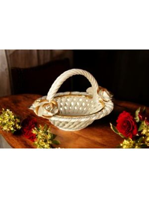 Centre de table prestigieux en céramique, avec roses et détails dorés, fait à la main.