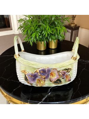 Centre de table, panier en céramique orné de fleurs et de détails dorés raffinés, fait main.