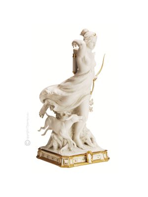 DIANA HUNTING Figurine en porcelaine de Capodimonte faite à la main Fabriqué en Italie