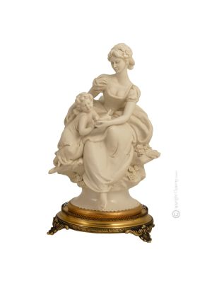 MÈRE AVEC BÉBÉ Statuette figurine en porcelaine de Capodimonte faite à la main en Italie