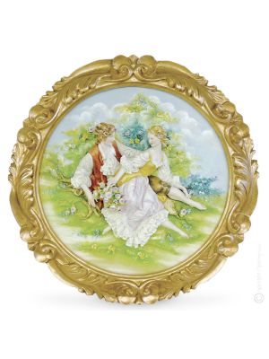 RENDEZ-VOUS SUR LA PELOUSE Tableau bas-relief en porcelaine de Capodimonte Fabriqué en Italie