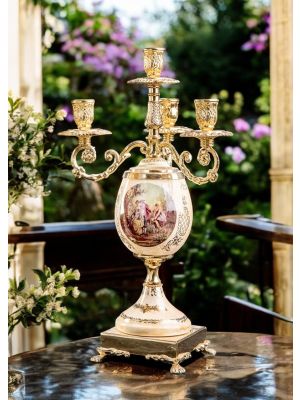 Candélabre à 4 flammes en céramique fine, avec dames et chevalier, décorations en or, fait main.