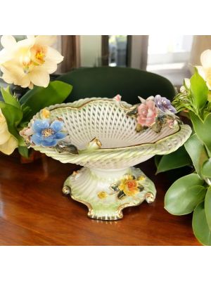 Support, centre de table artistique en céramique, décoré de marguerites et de détails dorés, fait à la main