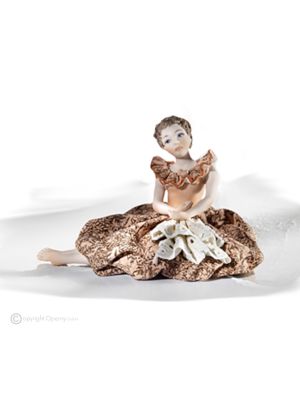 DAMA Dame romantique Capodimonte, l'art de la porcelaine pour un charme éternel.