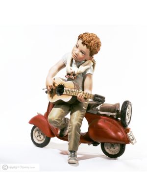 DYLAN - Poupée en porcelaine Capodimonte, détails délicats et raffinés.