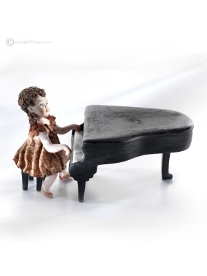 Figurine en porcelaine ELISA Capodimonte, élégance d'un musicien au piano.