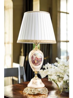 Lampe en céramique fine avec scène romantique de dame et chevalier, avec détails dorés, faite à la main.