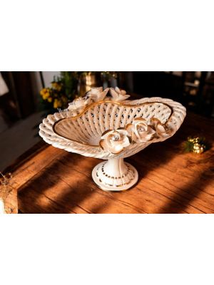 Présentoir en céramique de très grand prestige, décoré de roses, de cristaux et de finitions dorées.