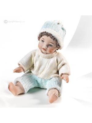 SAM - Poupée Capodimonte, riche en détails et charme artisanal.