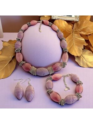 Collier, bracelet et boucles d'oreilles dans un ensemble exclusif avec de véritables perles en verre de Murano.