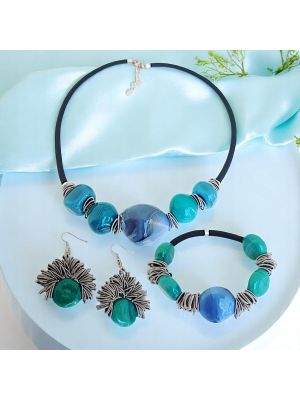 Ensemble raffiné en verre de Murano avec perles authentiques : collier, bracelet et boucles d'oreilles.