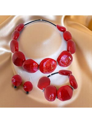 Bijoux en verre de Murano faits à la main : collier, bracelet et boucles d'oreilles dans un ensemble exclusif.