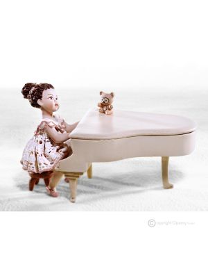 TAMARA - Poupée en porcelaine peinte à la main, musicien avec piano, élégance italienne.