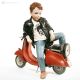 RINGO - Détails minutieux, poupée Capodimonte sur une Vespa colorée.