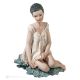 SIBYL - Statuette Capodimonte, une œuvre d'art en porcelaine raffinée et romantique.