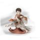 TOBIA - Elégance d'antan pour cette poupée en porcelaine.